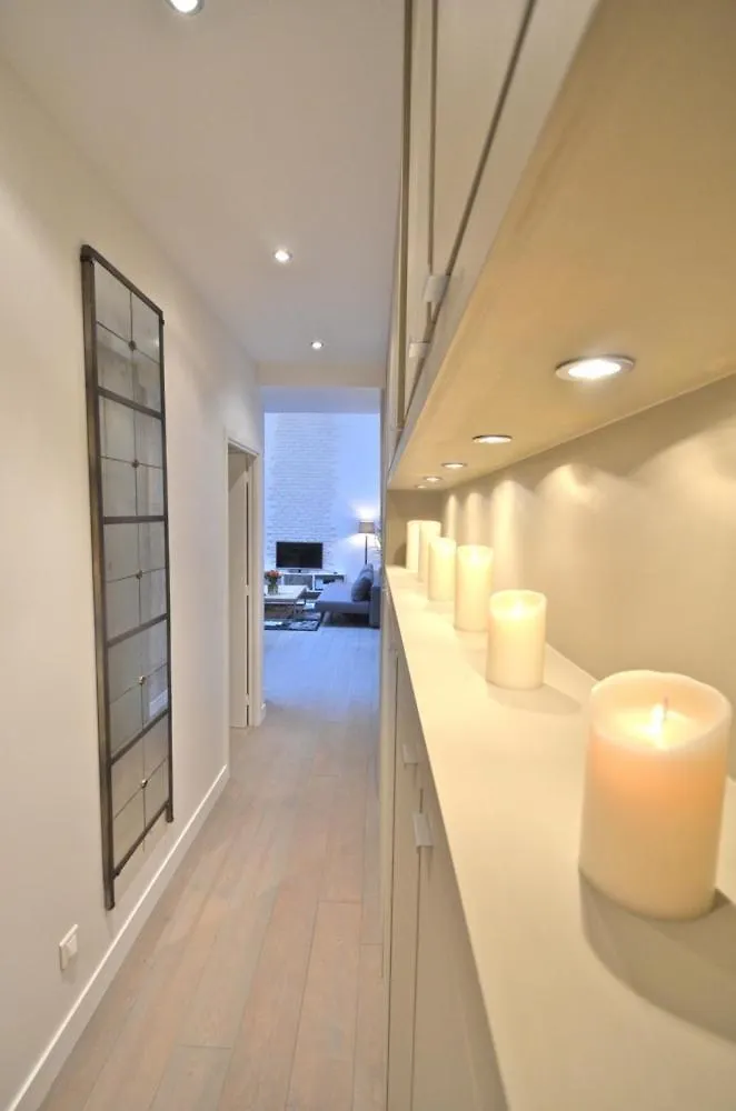 Show Time Paris Apartment